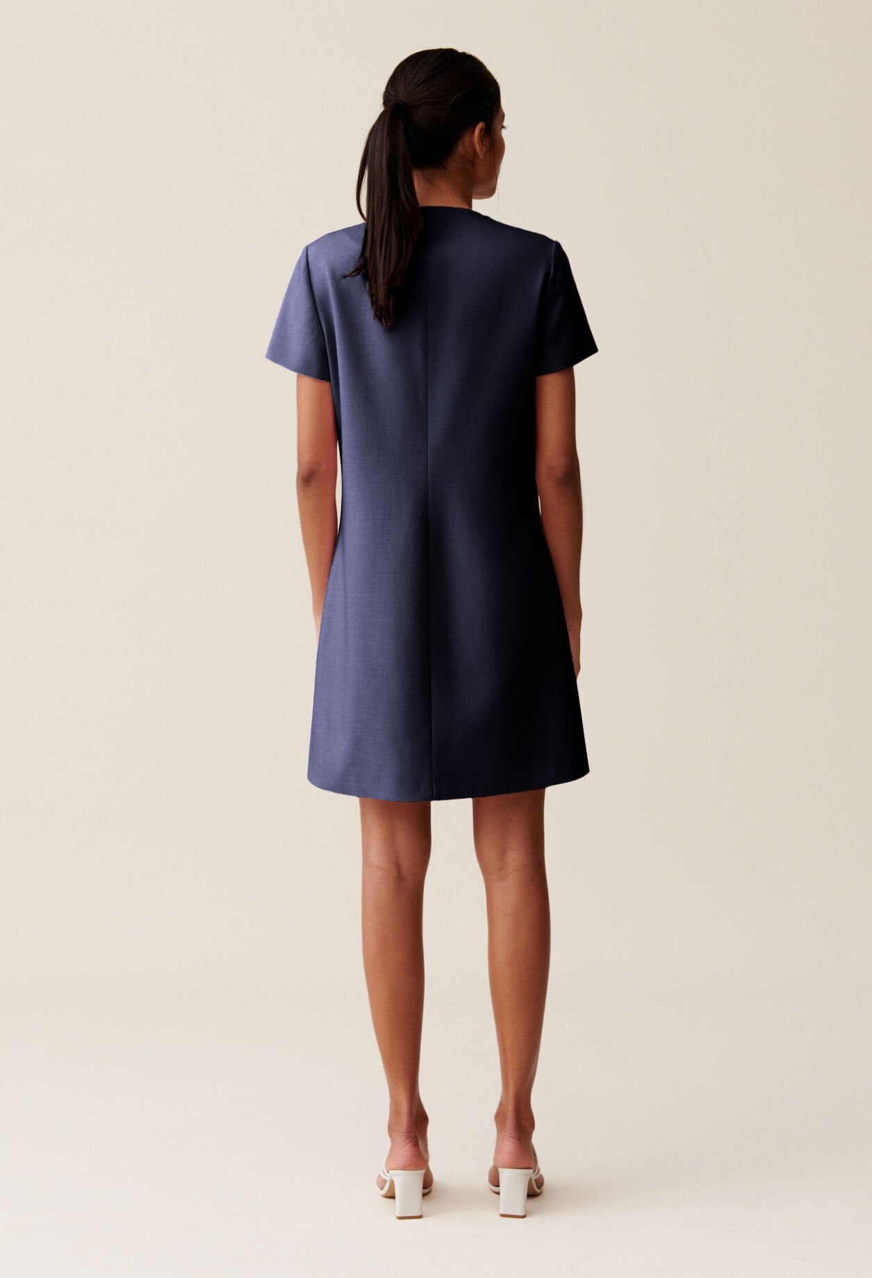 Vestido corto abotonado