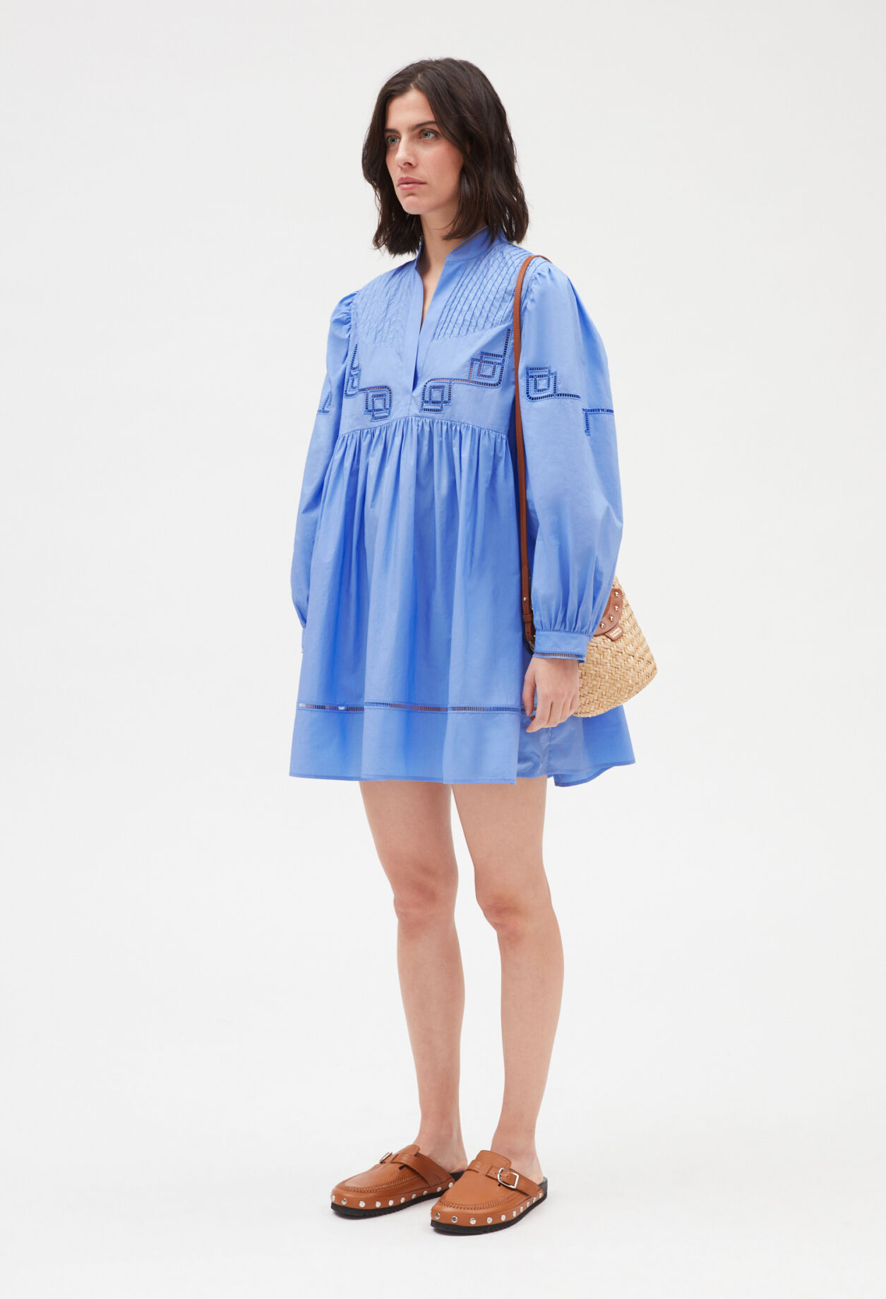 Vestido corto de algodón bordado en azul
