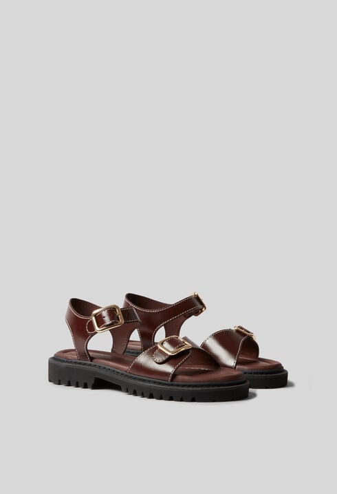 Sandalias de cuero con hebillas
