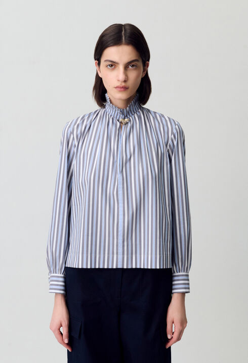 Blusa de rayas cuello victoriano