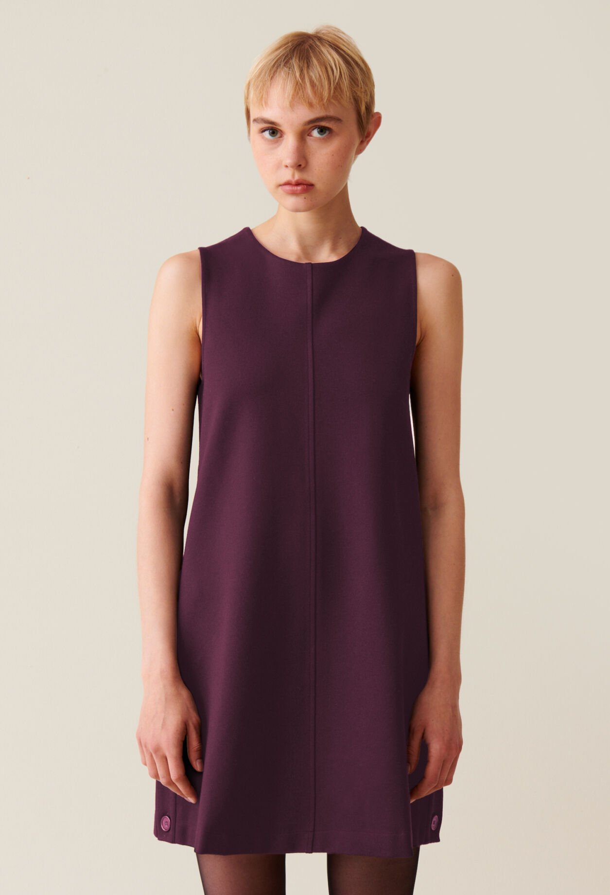 Vestido corto sin mangas