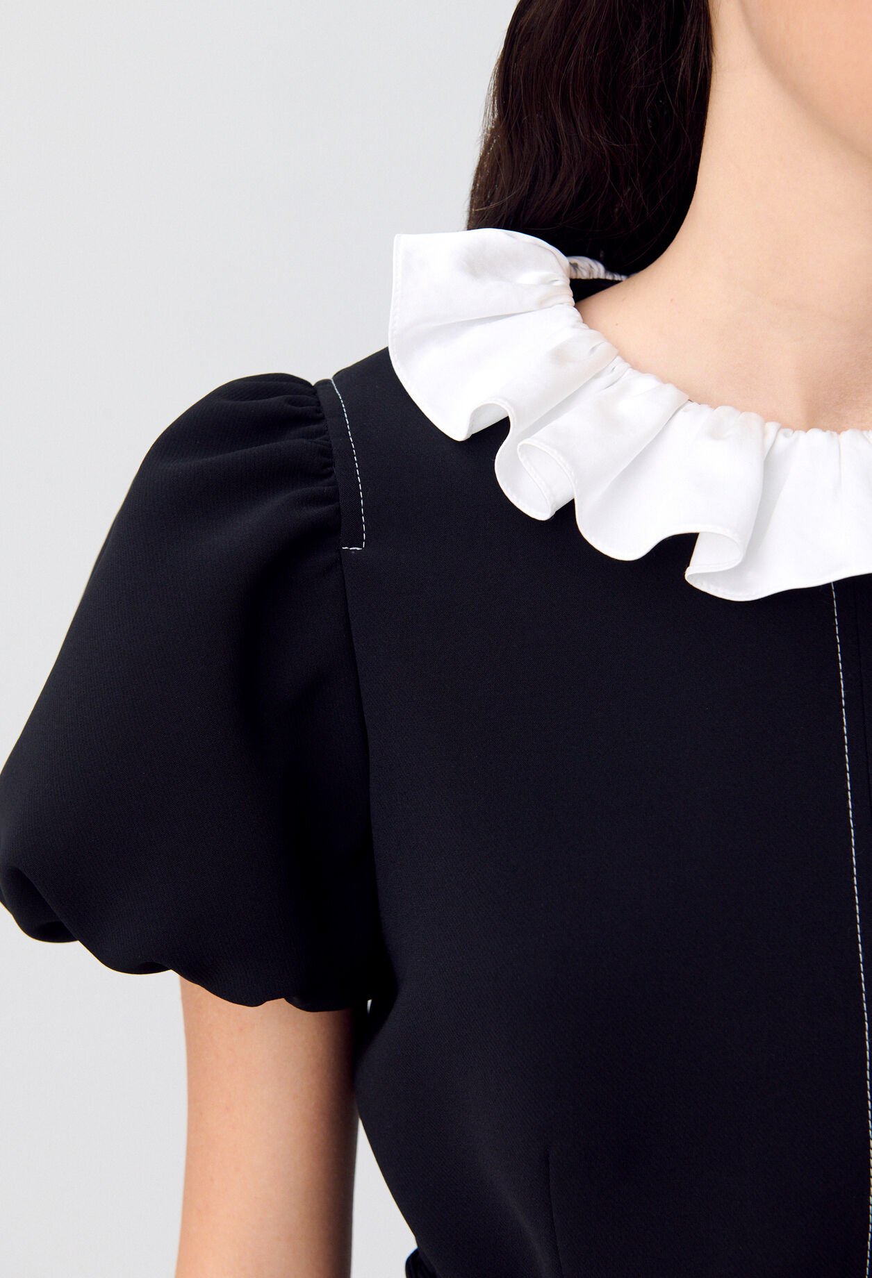 Vestido corto con cuello