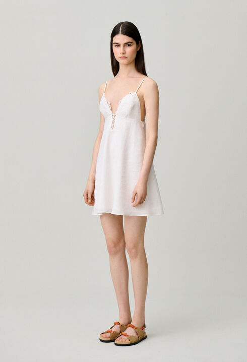 Vestido corto de encaje