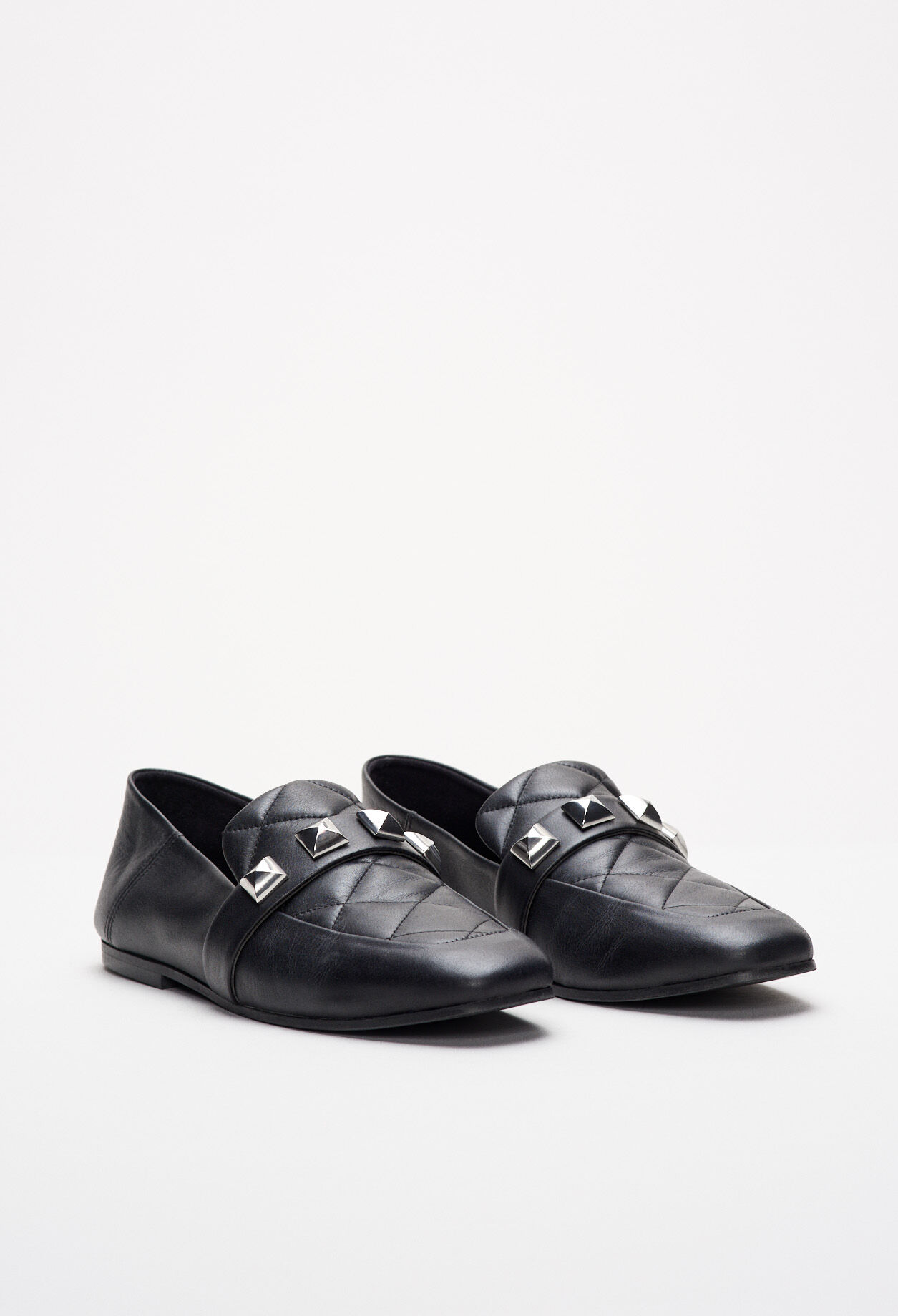 Mocasines con tachuelas