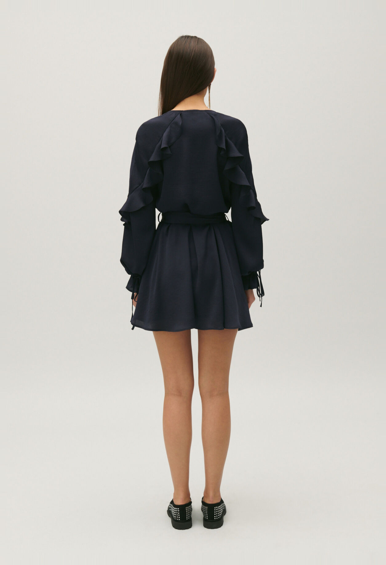 Vestido corto con volantes azul marino