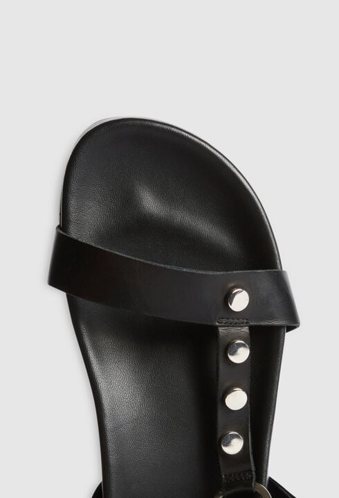 Sandalias tachonadas de piel negra