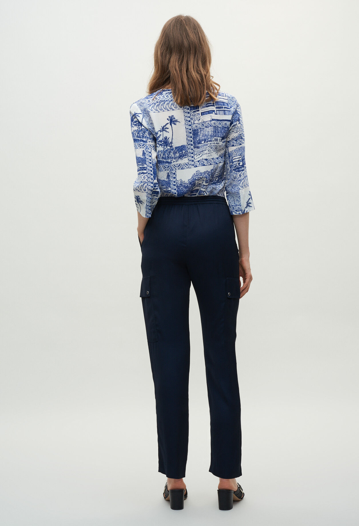 Pantalón fluido con bolsillos