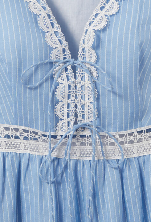 Vestido largo de rayas con encaje