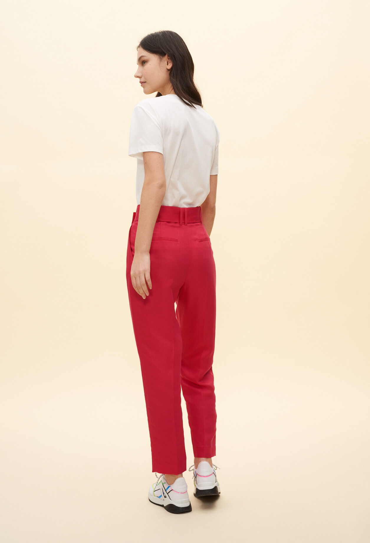 Pantalón de traje con cinturón fushia