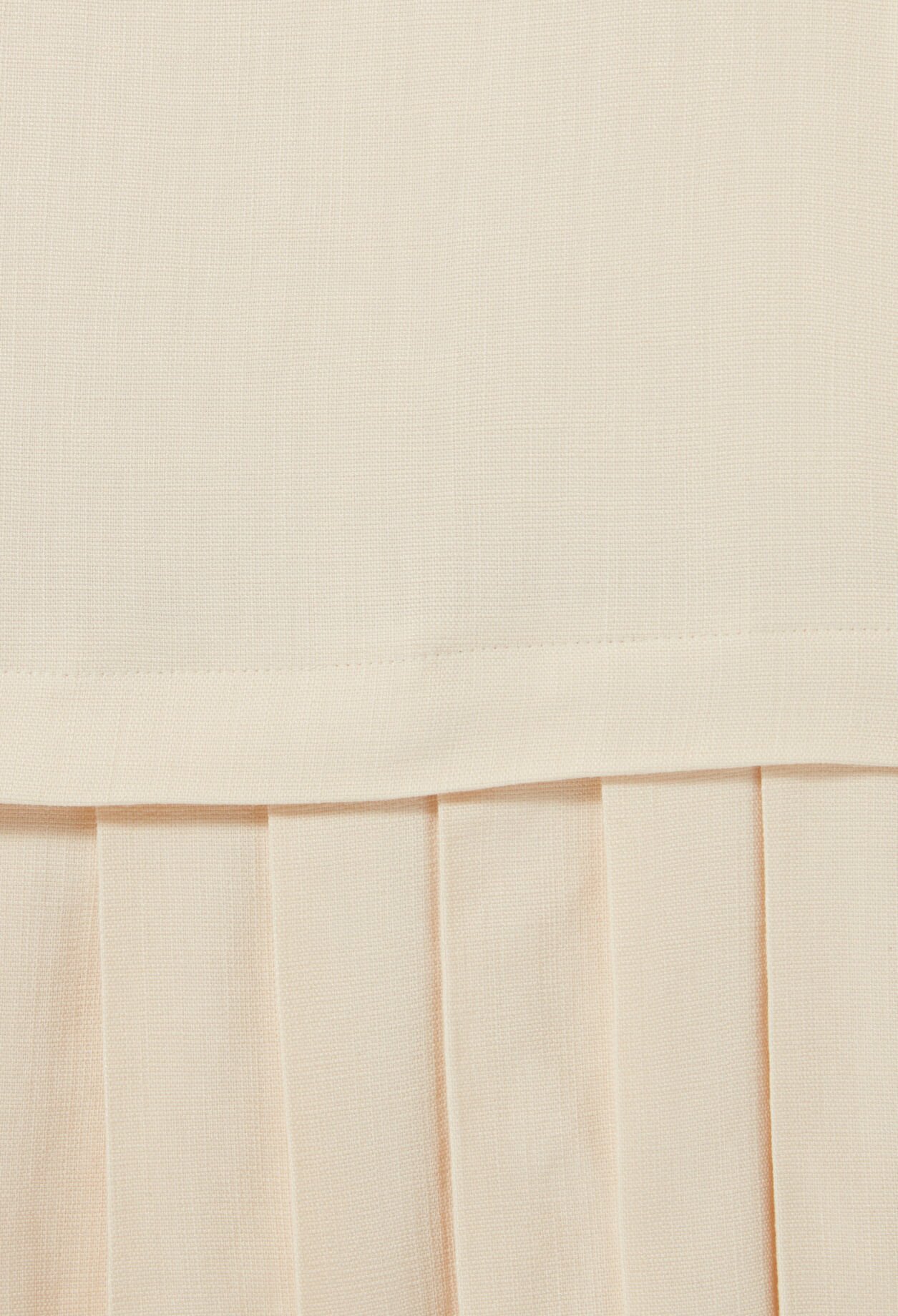 Vestido corto con pliegues