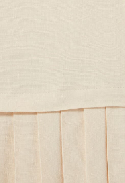 Vestido corto con pliegues