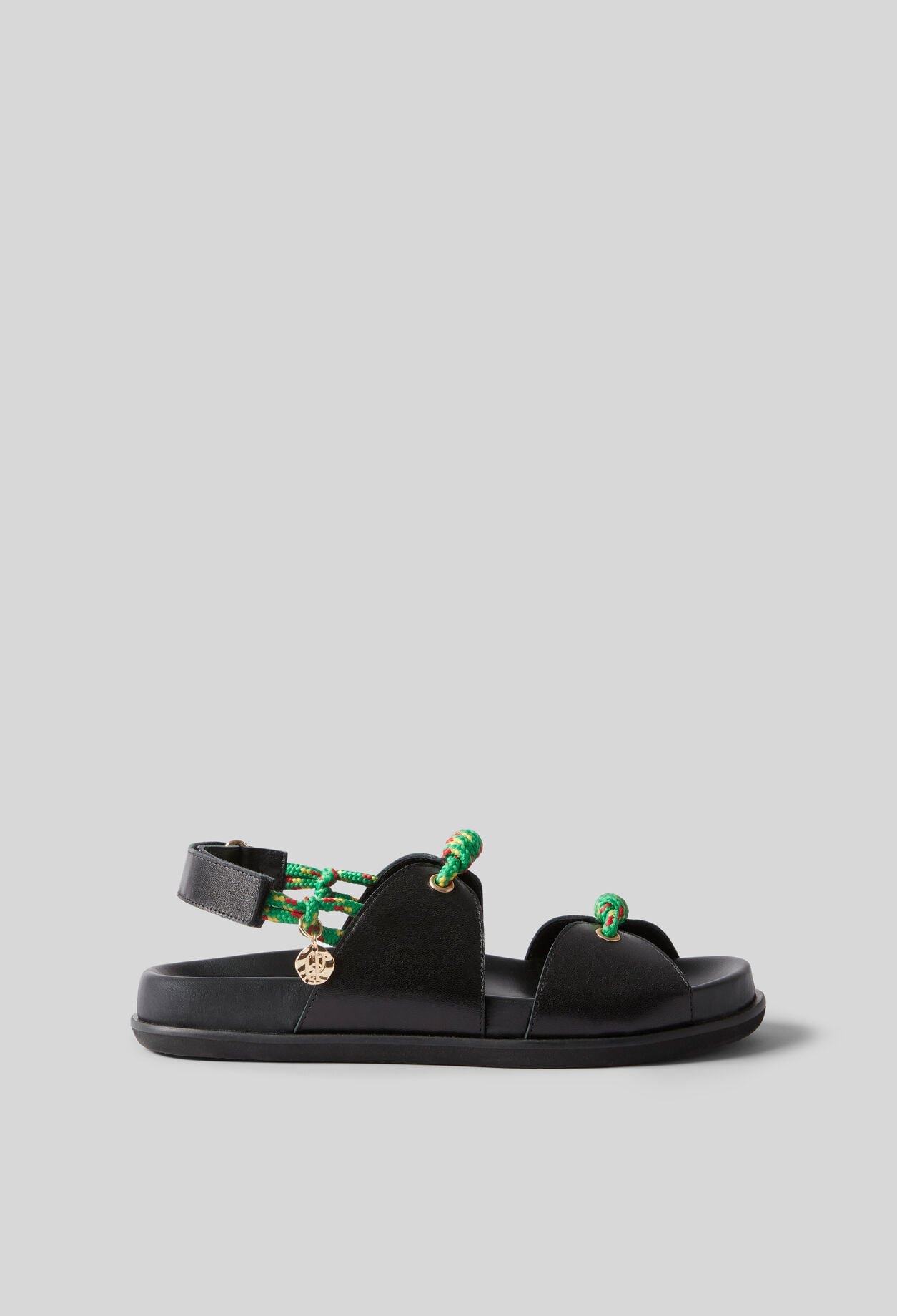 Sandalias tiras torcidas
