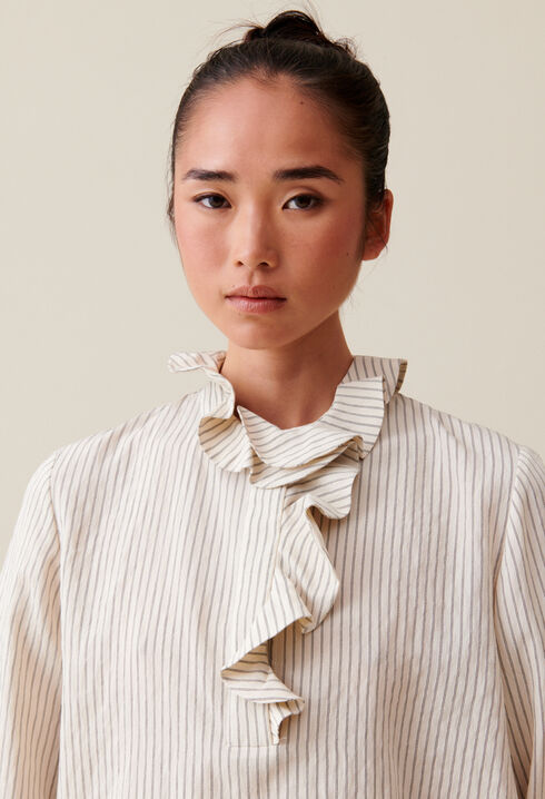 Blusa a rayas con volantes