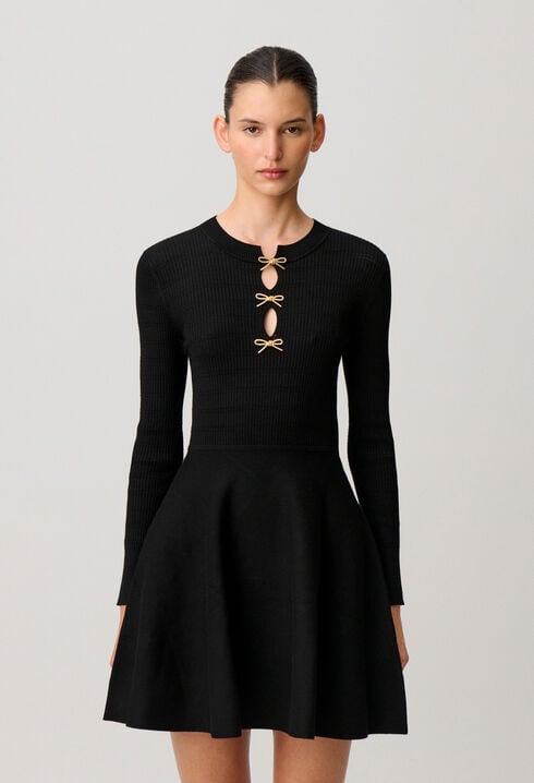 Vestido corto de punto con nudos