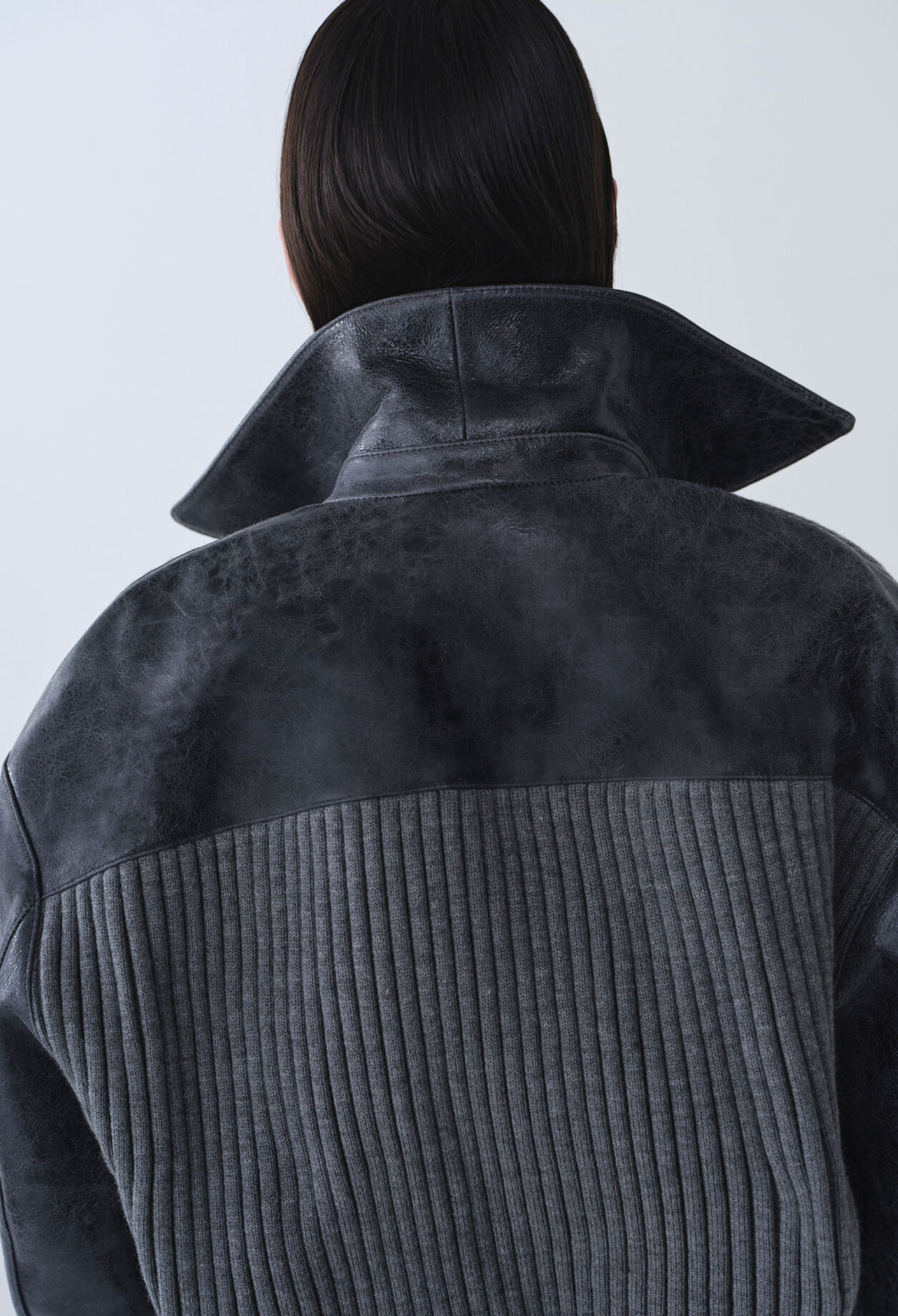 Bomber gris bimateria de cuero