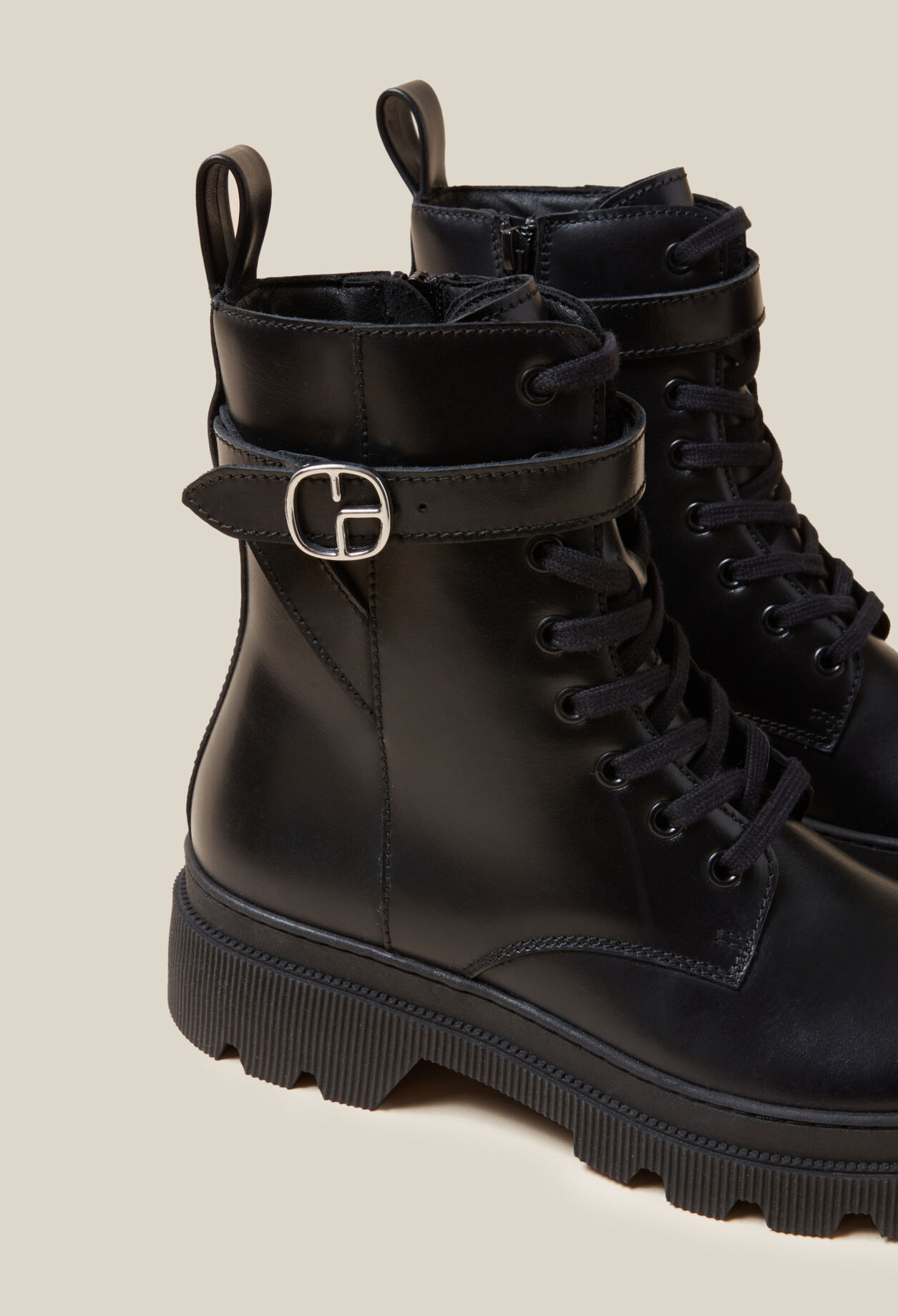 Botas militares de cuero