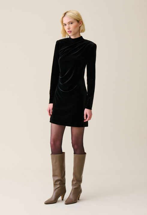 Vestido corto de terciopelo negro