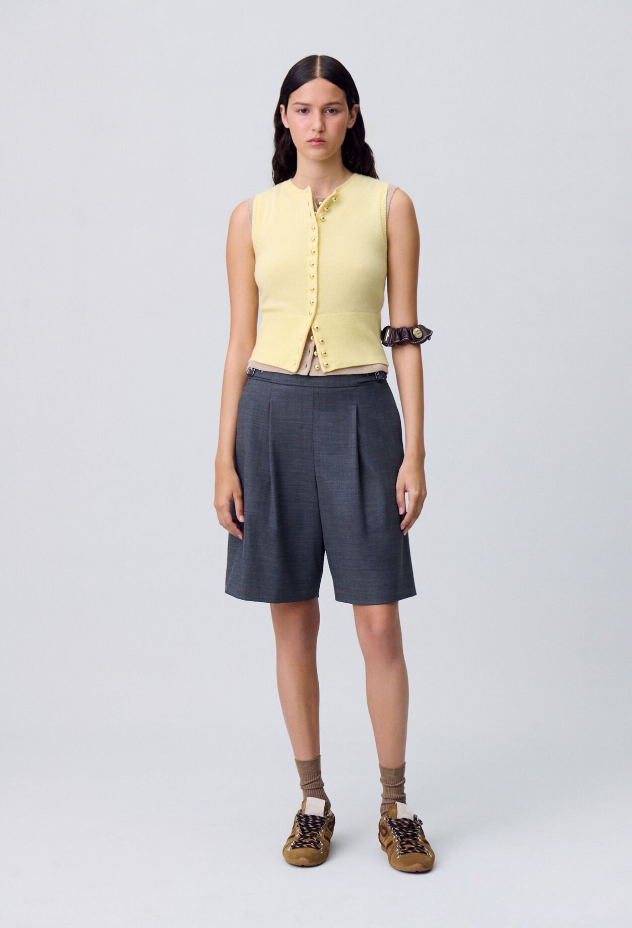 Bermudas cortos con pliegues