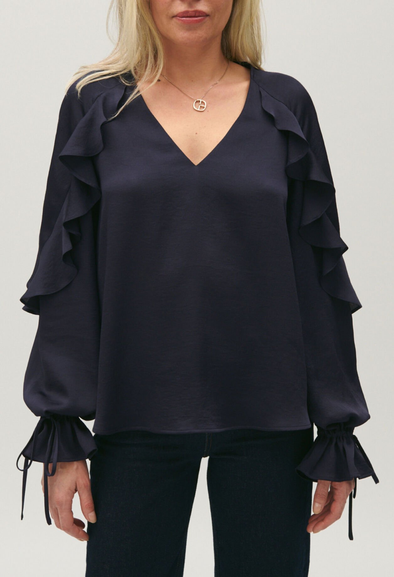 Blusa de volantes azul marino