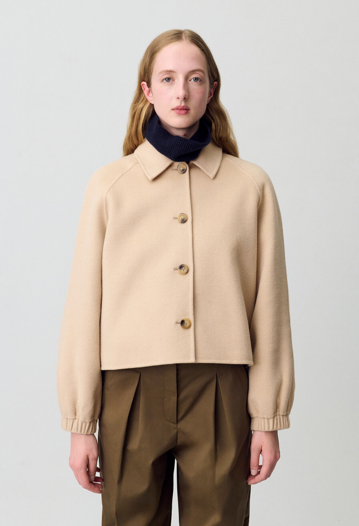 Chaqueta corta cuello camisa