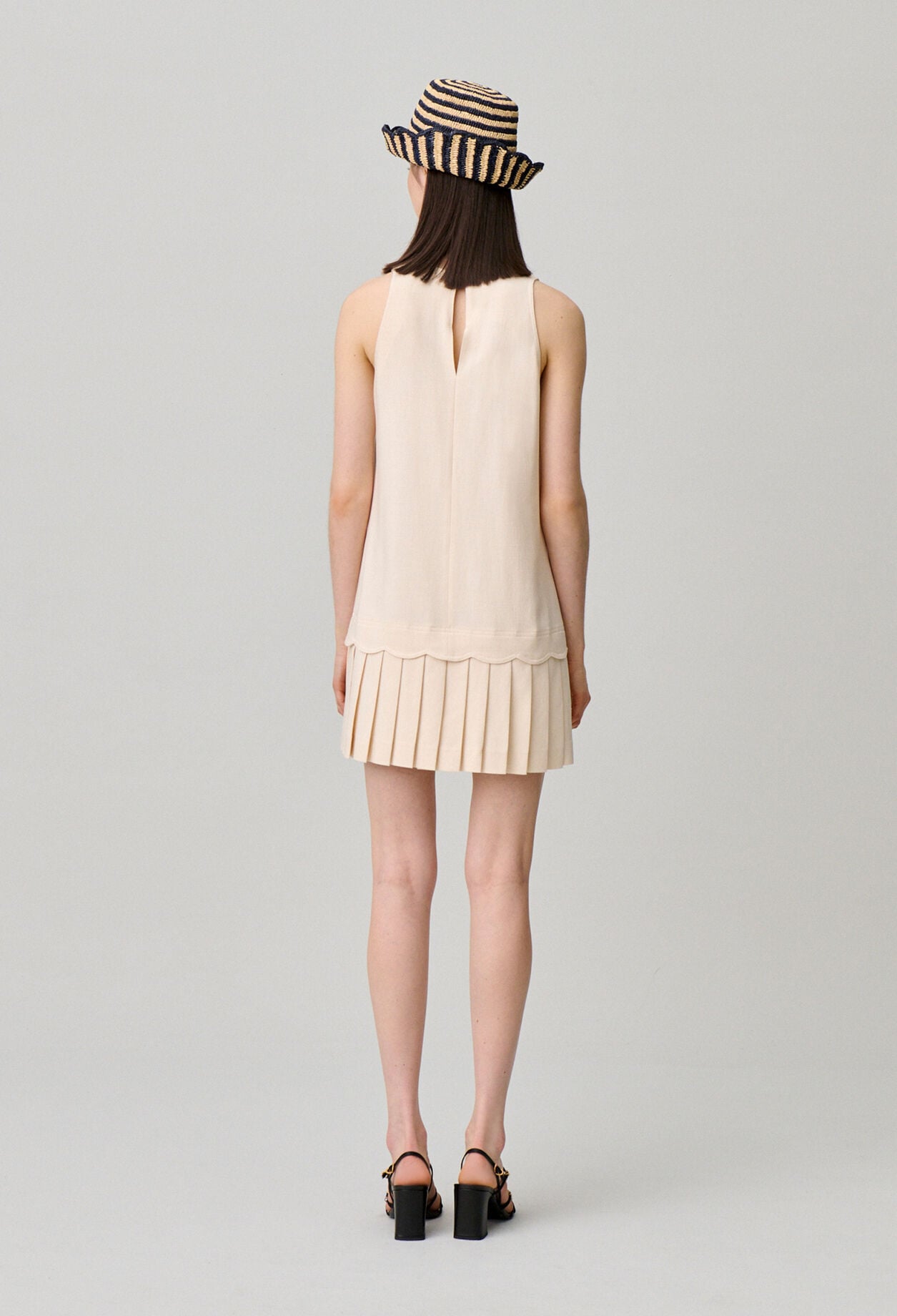 Vestido corto plisado