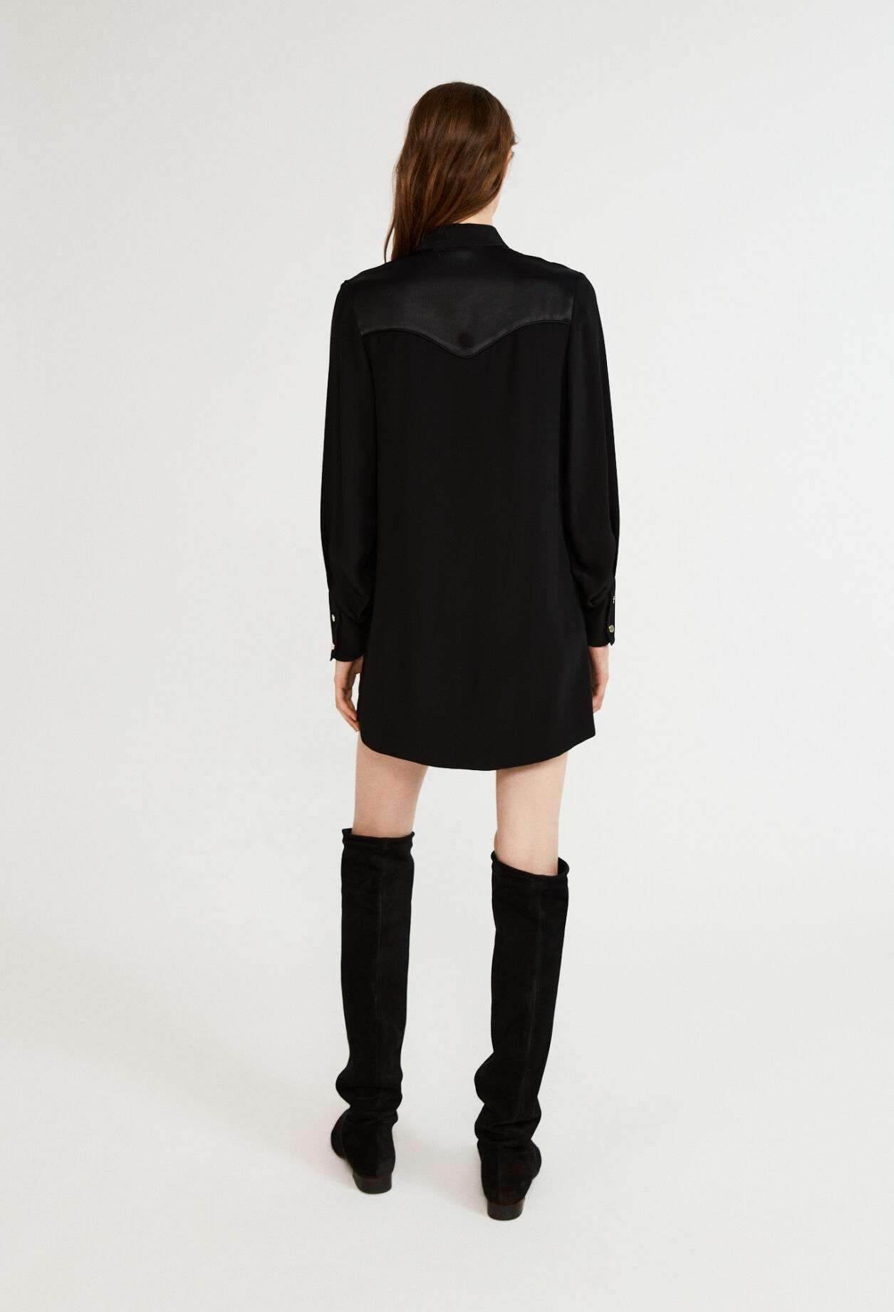 Vestido corto de manga larga