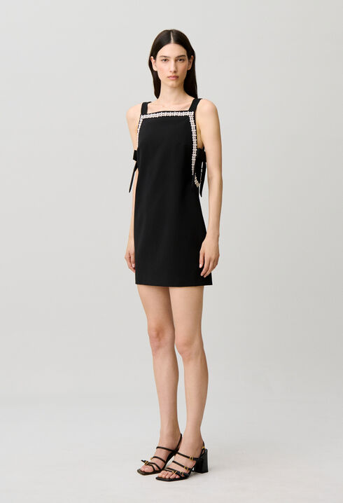 Vestido recto ajustado con lazos