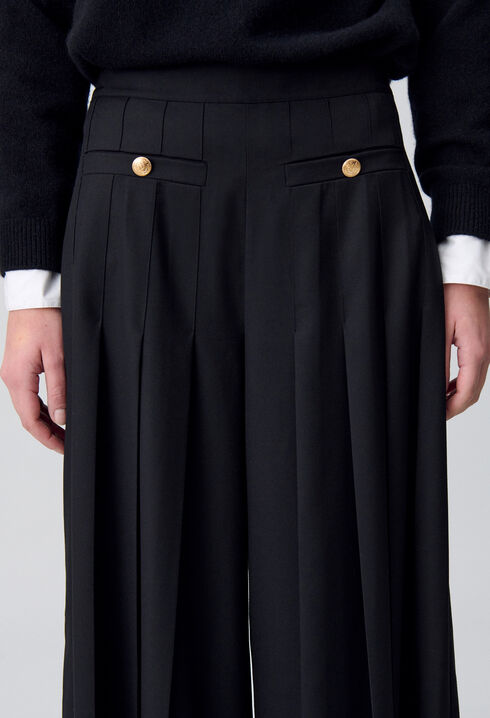 Pantalón amplio con pliegues