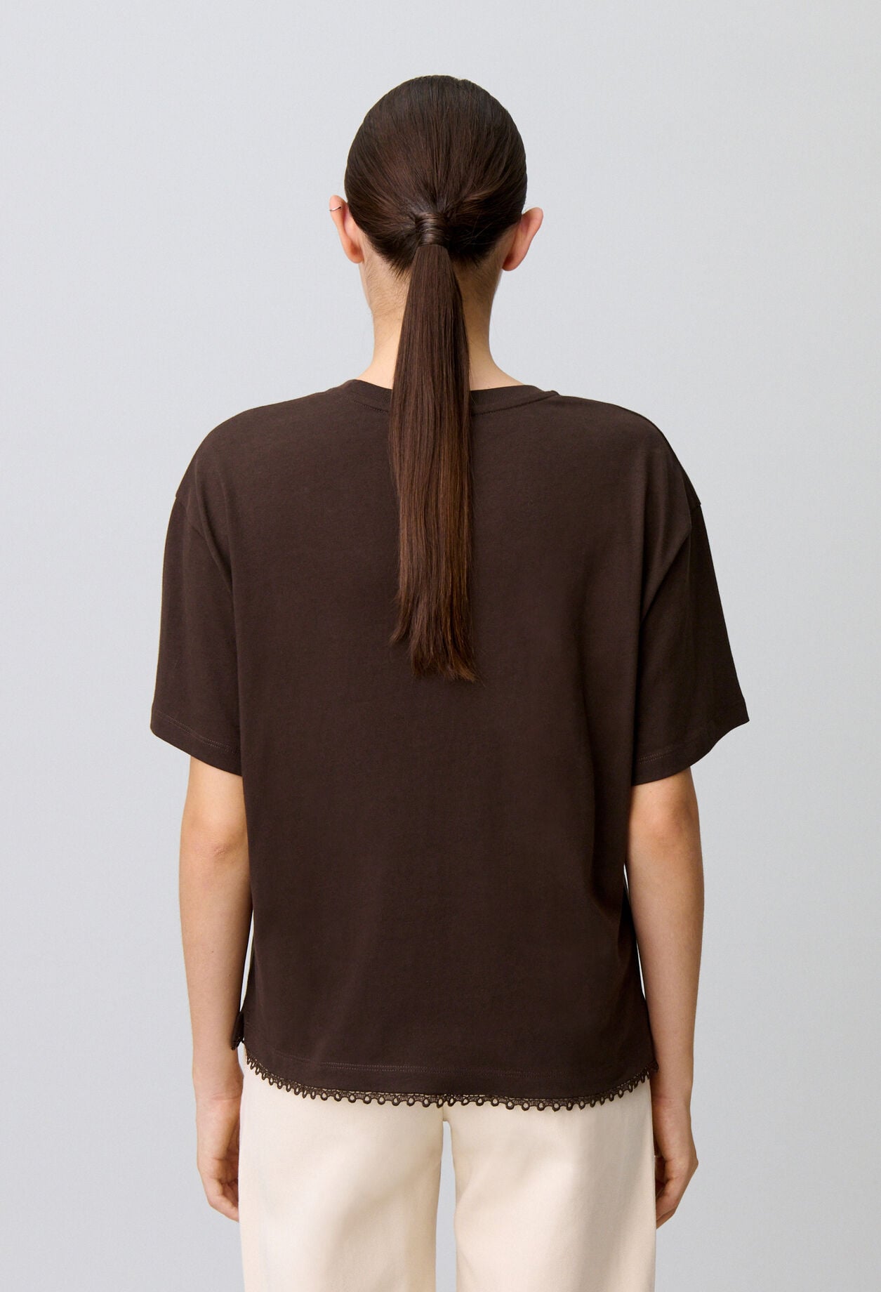 Camiseta punto flores tono a tono