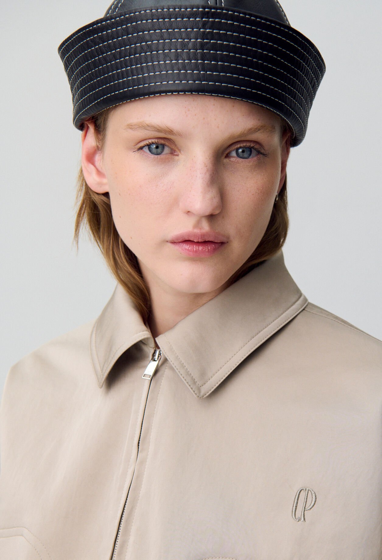 Chaqueta oversize con cremallera