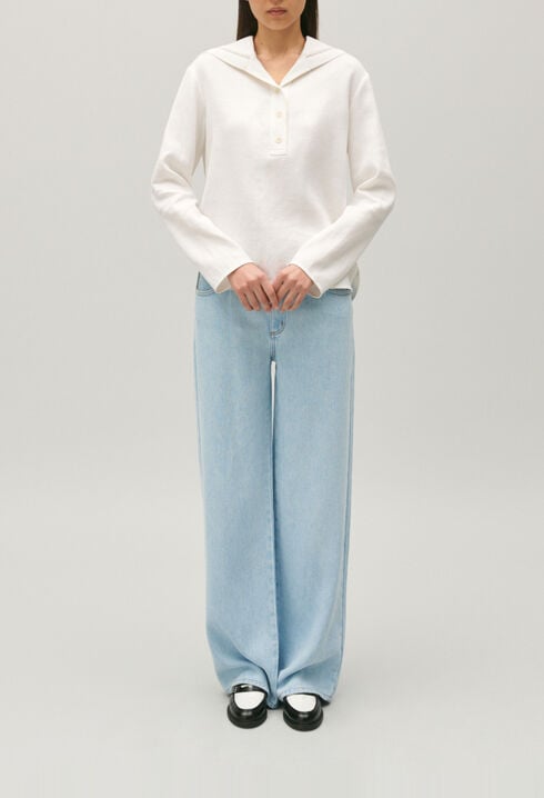 Top con cuello marinero de color crudo