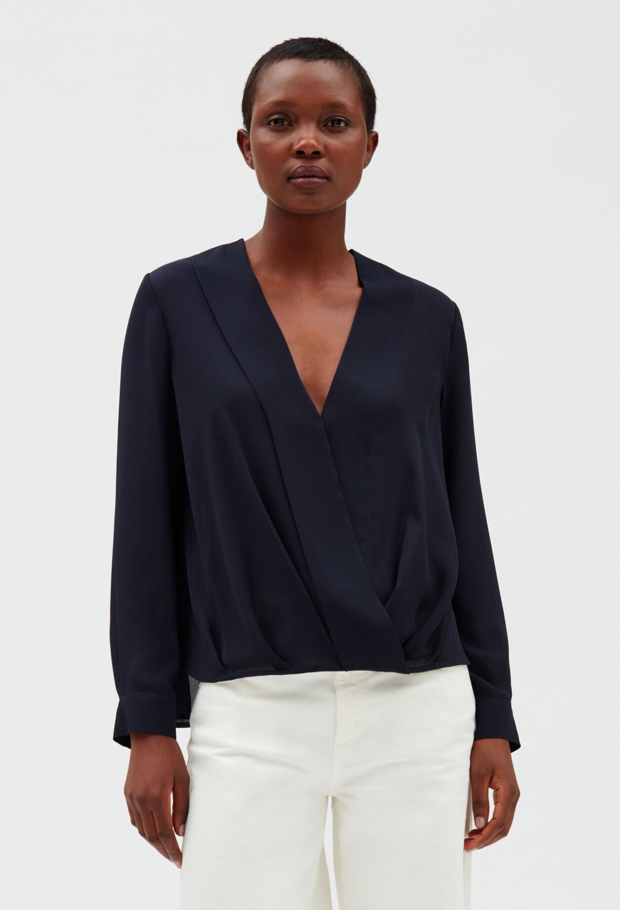 Blusa con cuello en V