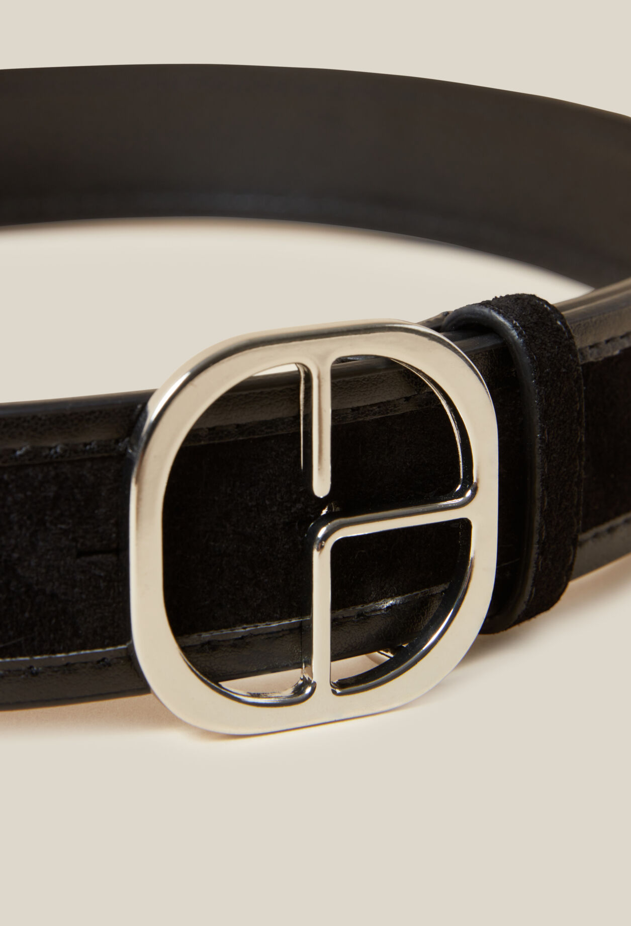 Cinturón de ante negro 