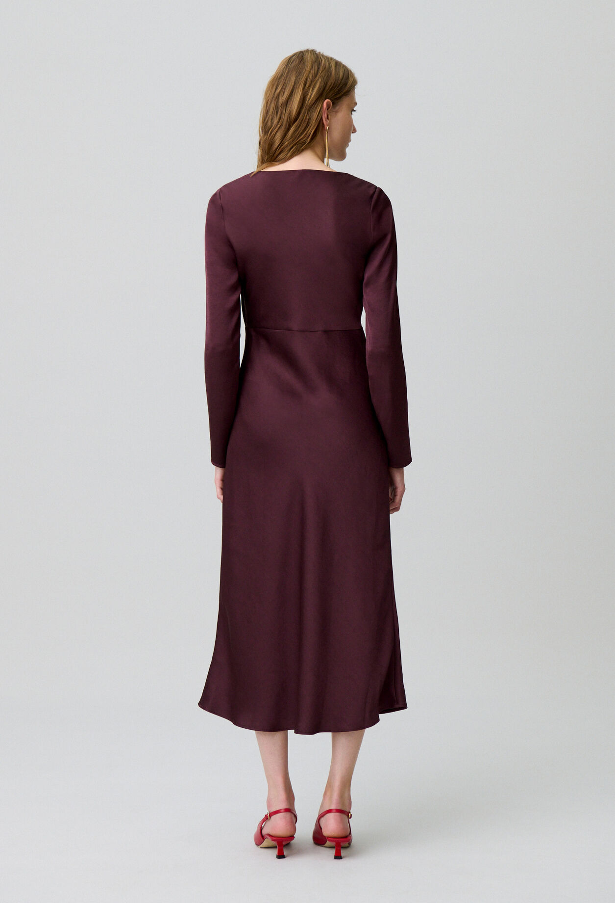 Vestido largo satinado asimétrico