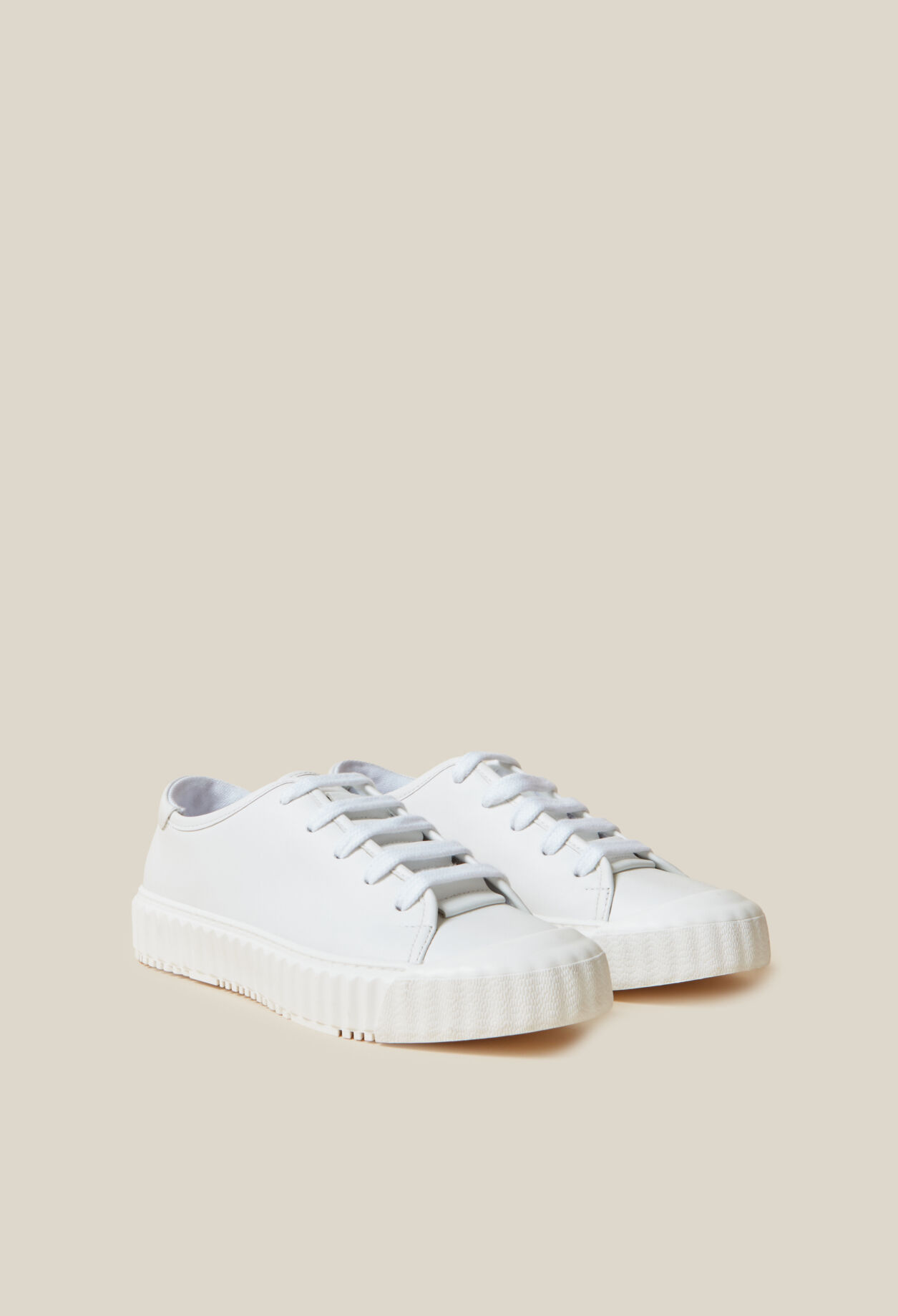Zapatillas de cuero blancas