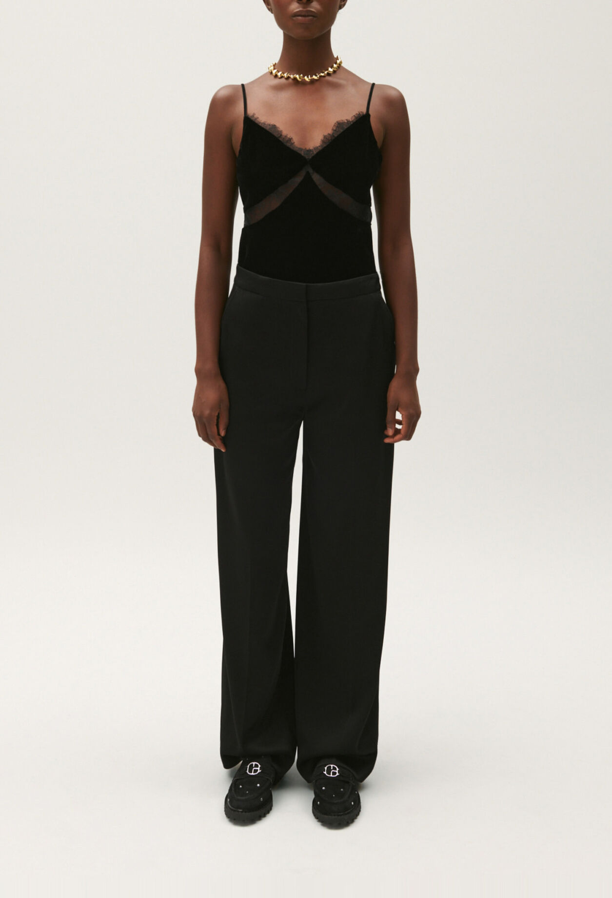 Camisola de terciopelo negro