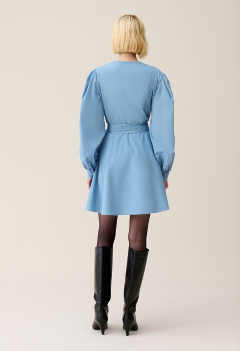 Vestido corto azul de manga globo