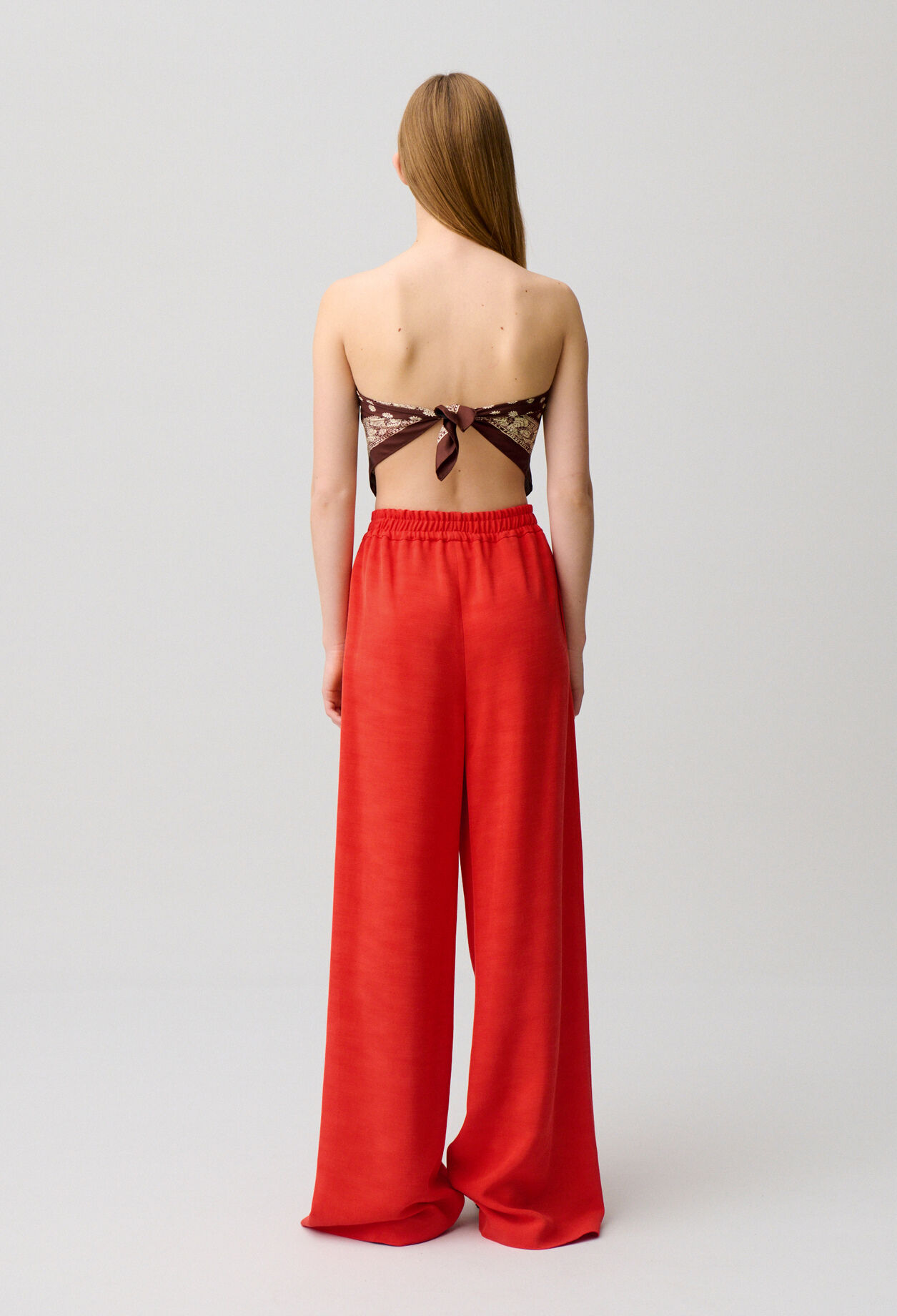 Pantal&oacute;n ancho color crudo