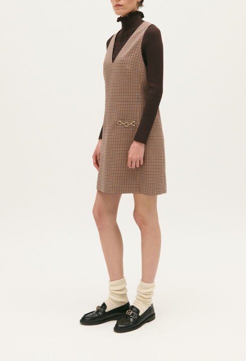 Vestido corto con estampado camel