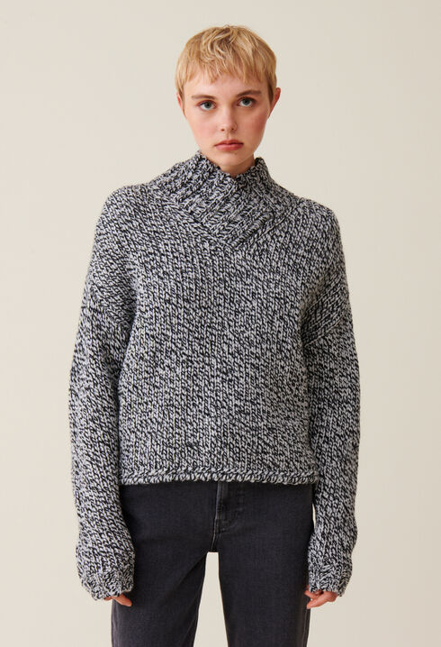 Jersey grueso con cuello en V gris