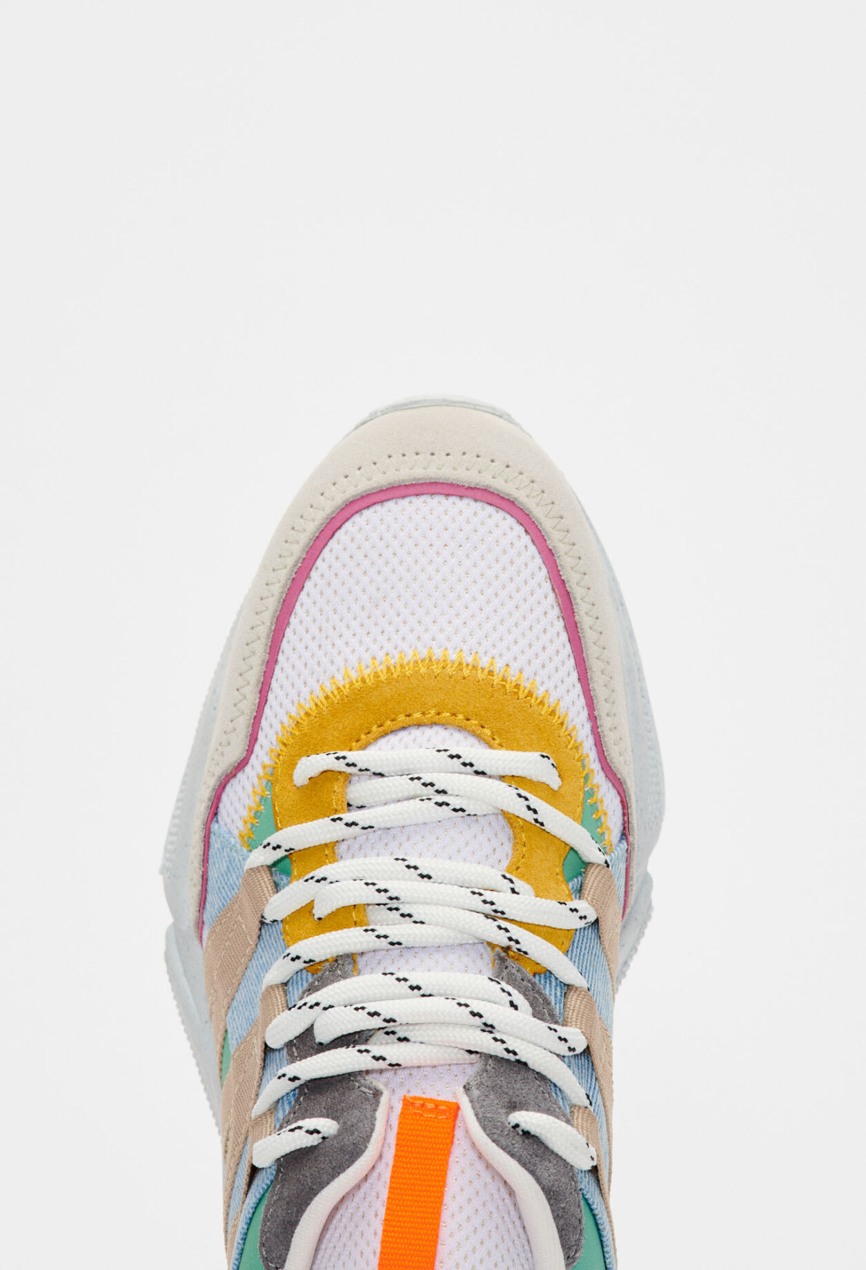 Sneakers gráficas de cuero