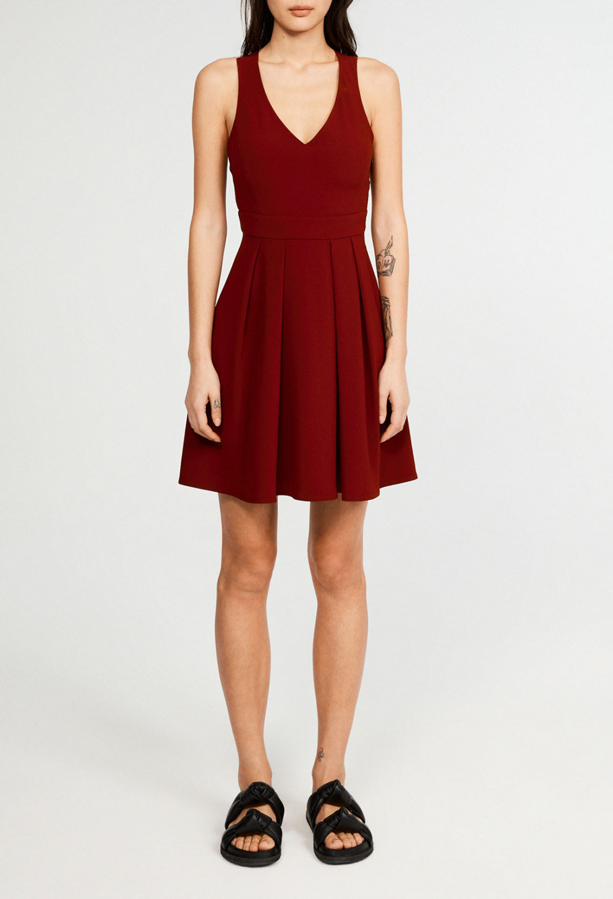 Vestido semilargo con cinturón