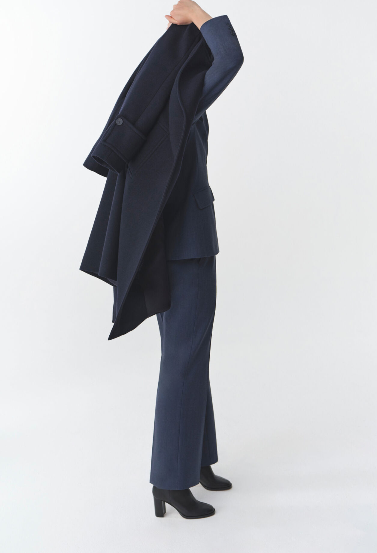 Abrigo de lana estilo trench