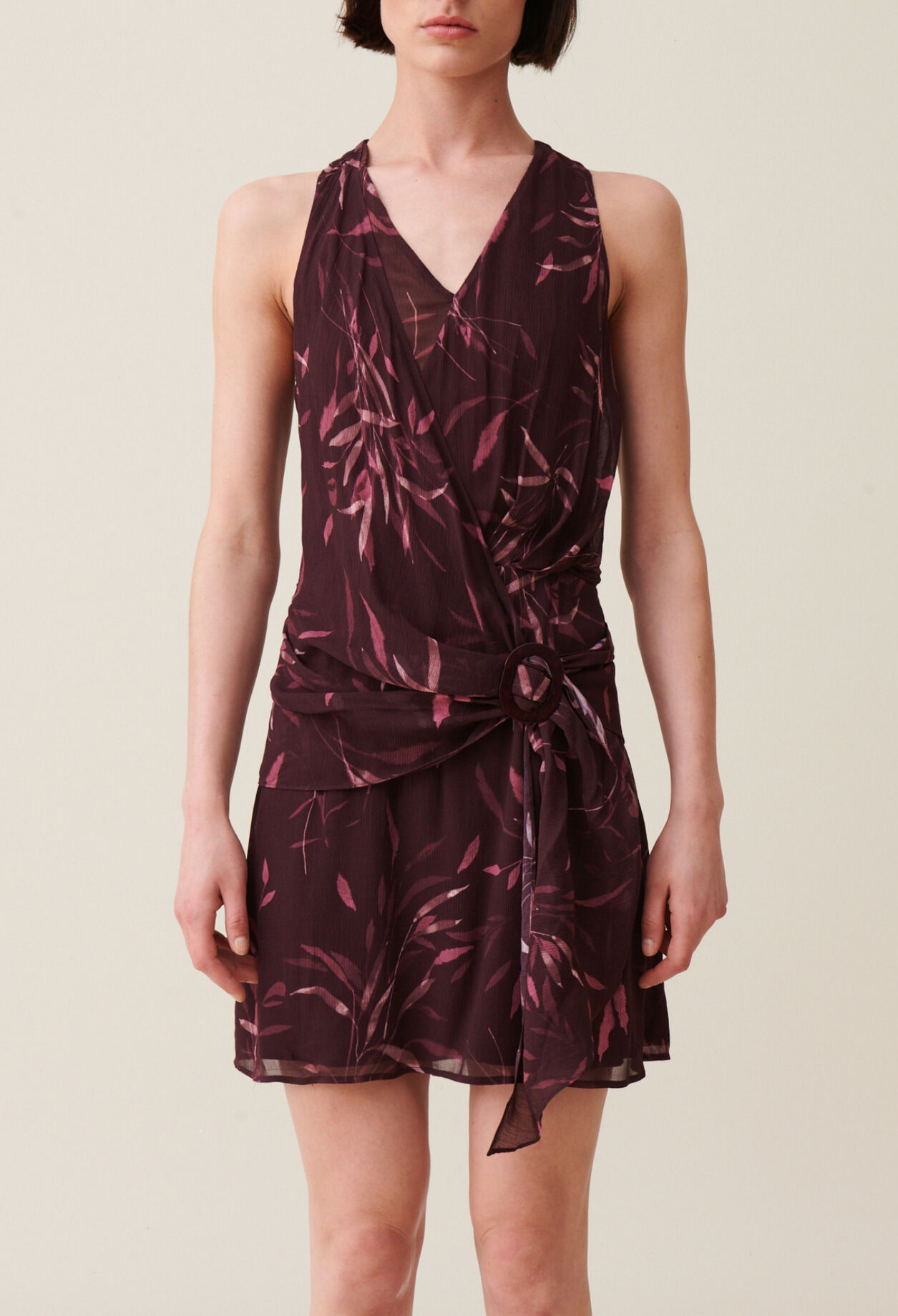 Vestido corto fluido sin mangas forrado