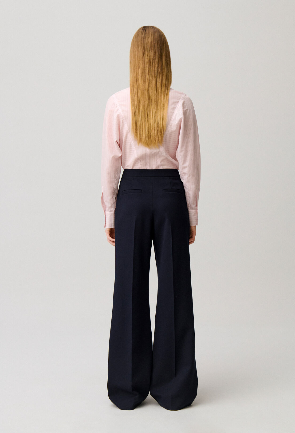 Pantal&oacute;n recto con botones