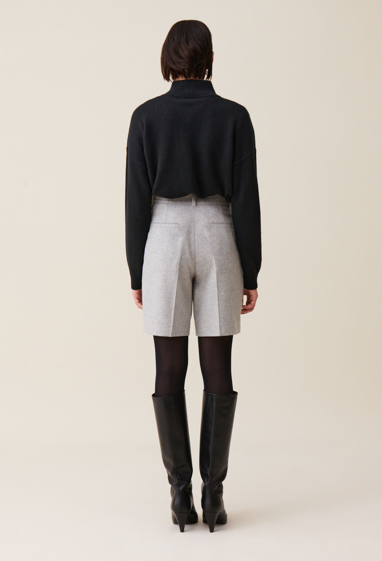 Pantalón corto gris claro