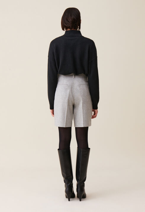 Pantalón corto gris claro