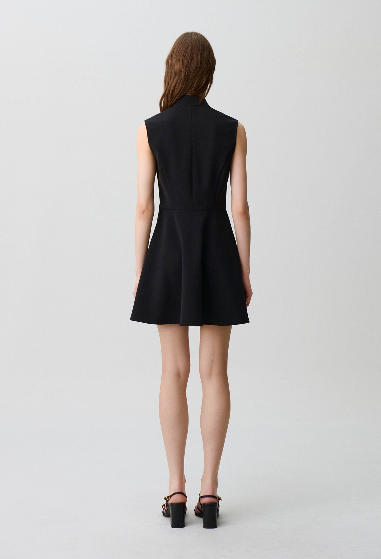 Vestido corto cuello con lazo