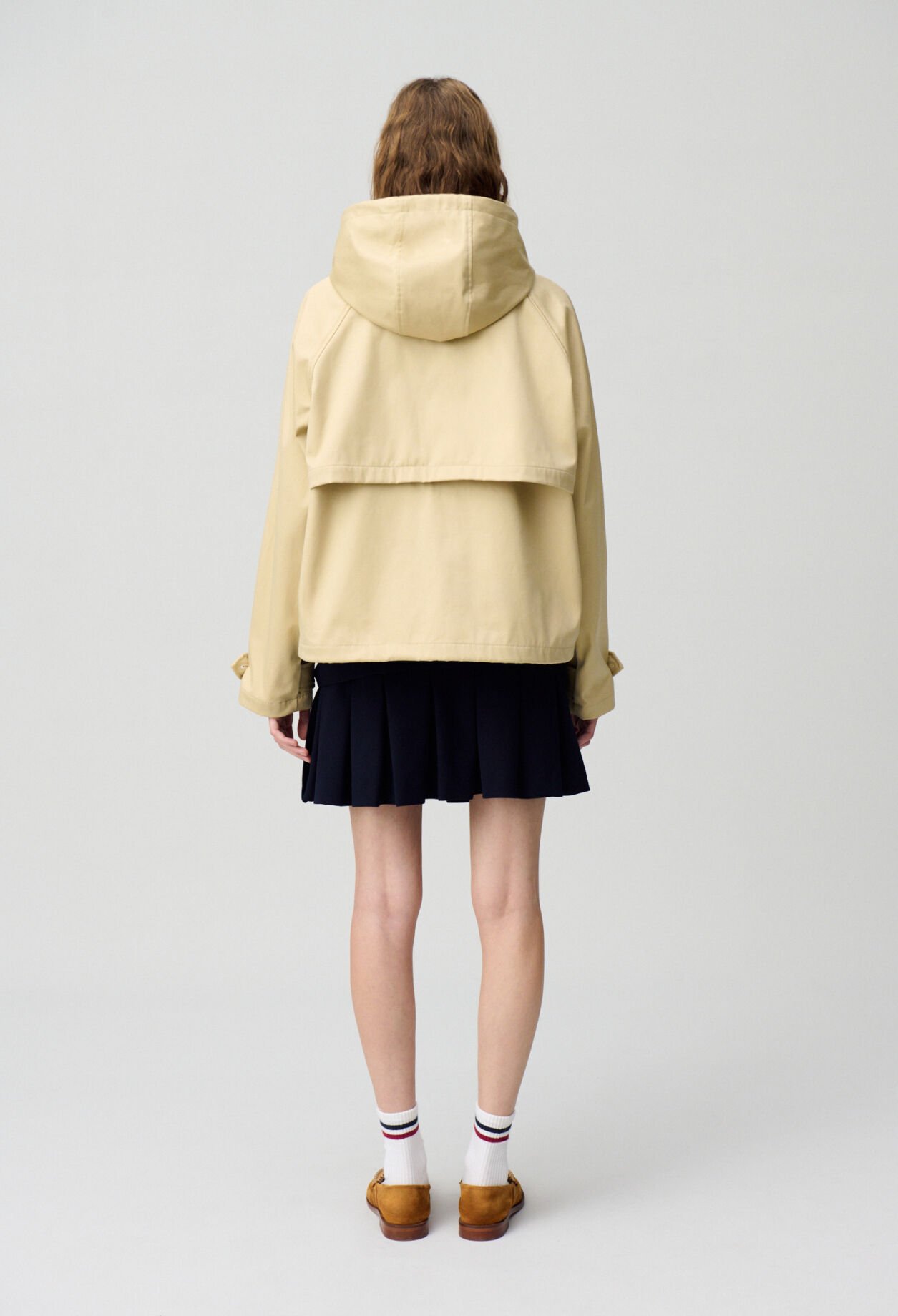 Parka ligera con capucha
