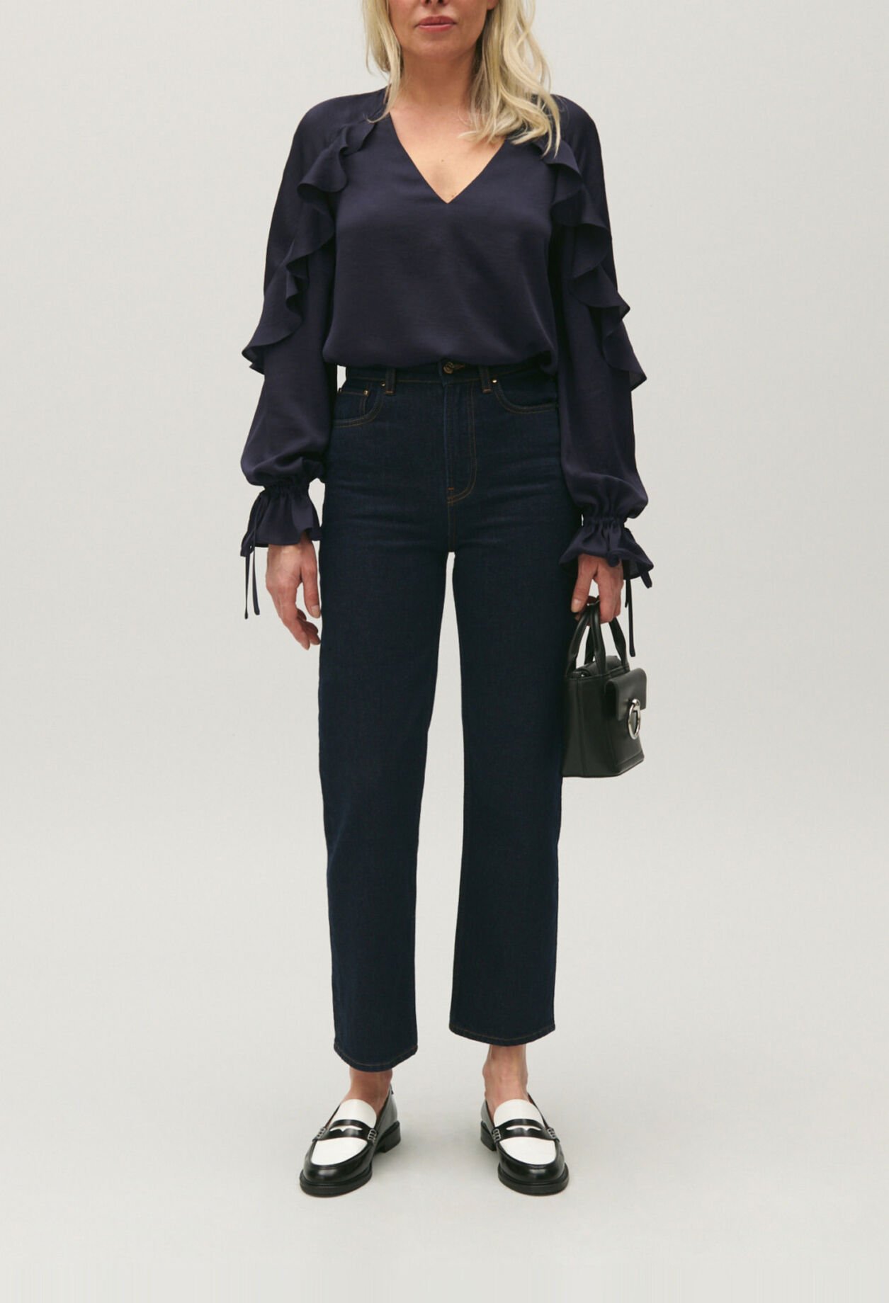 Blusa de volantes azul marino